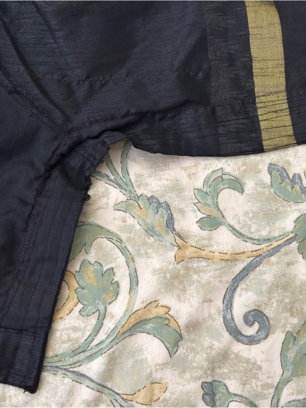Saree with Blouse - Picture 12 of 16